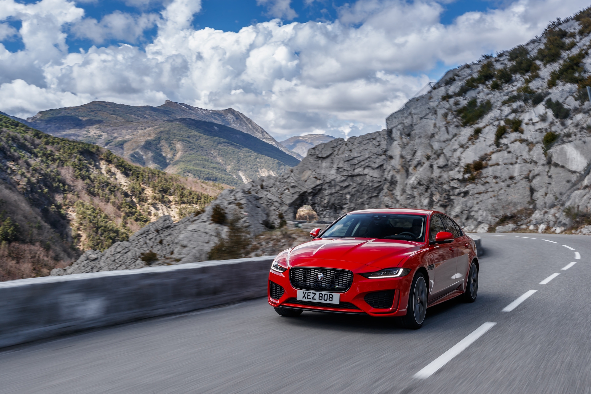 Jaguar XE 2020: Tái định nghĩa về sedan thể thao hạng sang jaguar xe 2020 tai dinh nghia ve sedan the thao hang sang