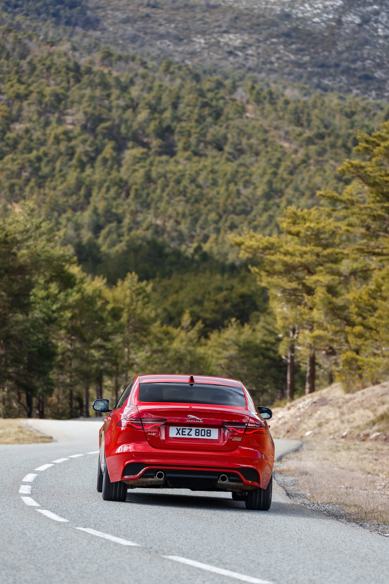 Jaguar XE 2020: Tái định nghĩa về sedan thể thao hạng sang jaguar xe 2020 tai dinh nghia ve sedan the thao hang sang