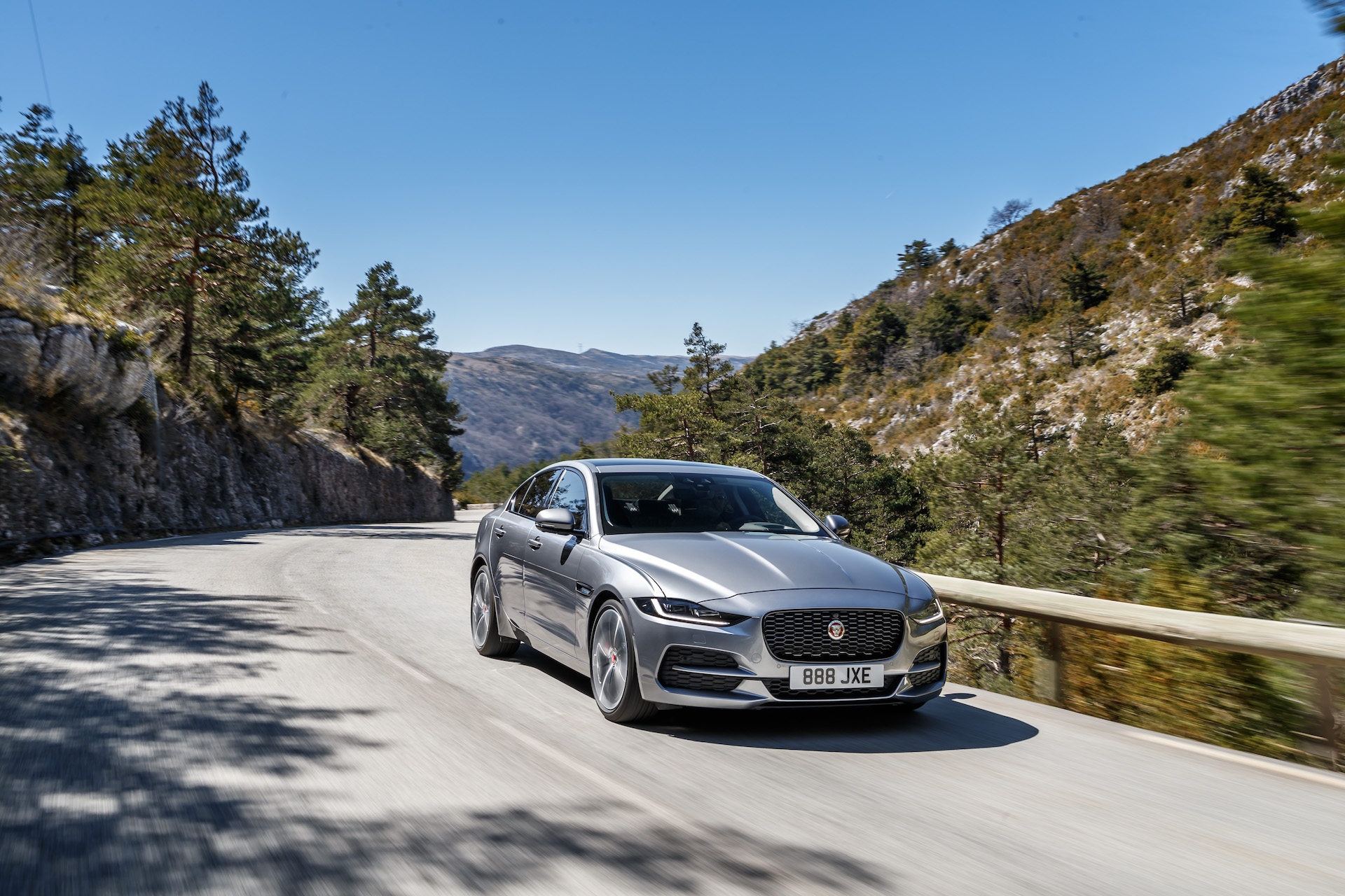 Jaguar XE 2020: Tái định nghĩa về sedan thể thao hạng sang jaguar xe 2020 tai dinh nghia ve sedan the thao hang sang