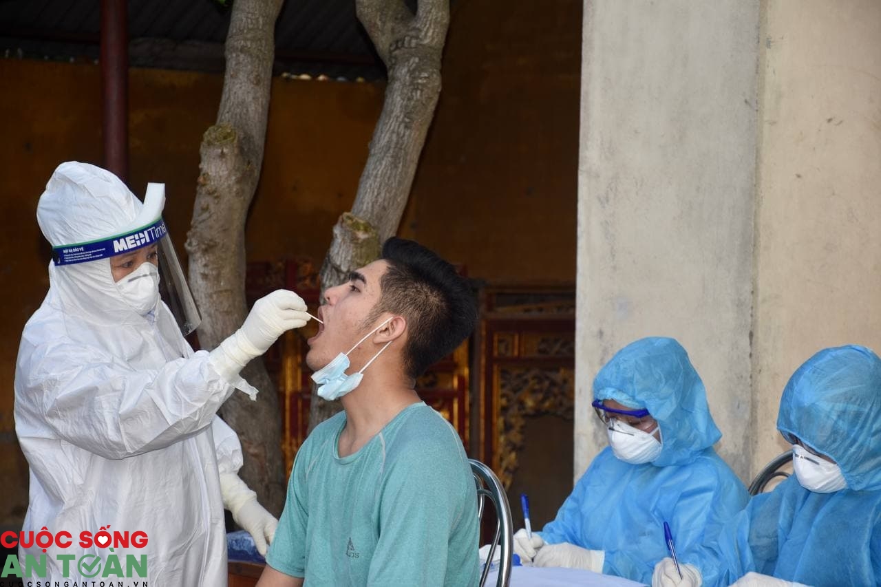 Xét nghiệm Covid-19 cho tất cả đối tượng đến Bệnh viện Bệnh Nhiệt đới Trung ương Xét nghiệm Covid-19 cho tất cả đối tượng đến Bệnh viện Bệnh Nhiệt đới Trung ương