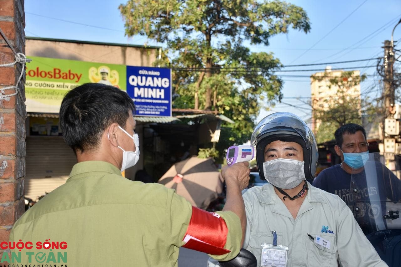 Xét nghiệm Covid-19 cho tất cả đối tượng đến Bệnh viện Bệnh Nhiệt đới Trung ương Xét nghiệm Covid-19 cho tất cả đối tượng đến Bệnh viện Bệnh Nhiệt đới Trung ương