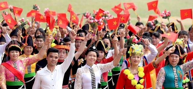 Một số vấn đề lý luận và thực tiễn về CNXH và con đường đi lên CNXH ở Việt Nam Một số vấn đề lý luận và thực tiễn về CNXH và con đường đi lên CNXH ở Việt Nam