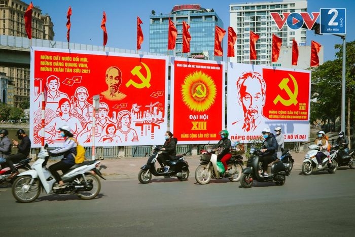 Một số vấn đề lý luận và thực tiễn về CNXH và con đường đi lên CNXH ở Việt Nam Một số vấn đề lý luận và thực tiễn về CNXH và con đường đi lên CNXH ở Việt Nam