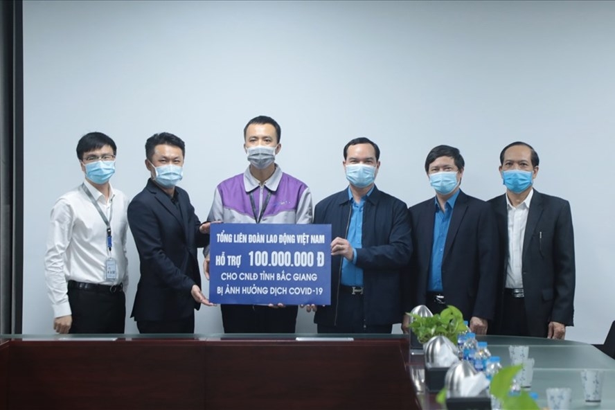 Giúp đỡ công nhân lao động ở các khu công nghiệp, khu chế xuất tham gia bầu cử an toàn