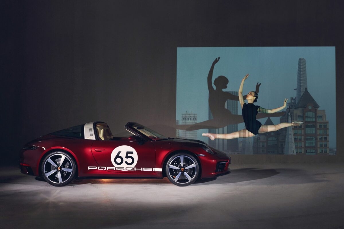Porsche 911 Targa 4S Heritage Design ra mắt tại Việt Nam, giá 11,6 tỷ đồng Porsche 911 Targa 4S Heritage Design ra mắt tại Việt Nam, giá 11,6 tỷ đồng
