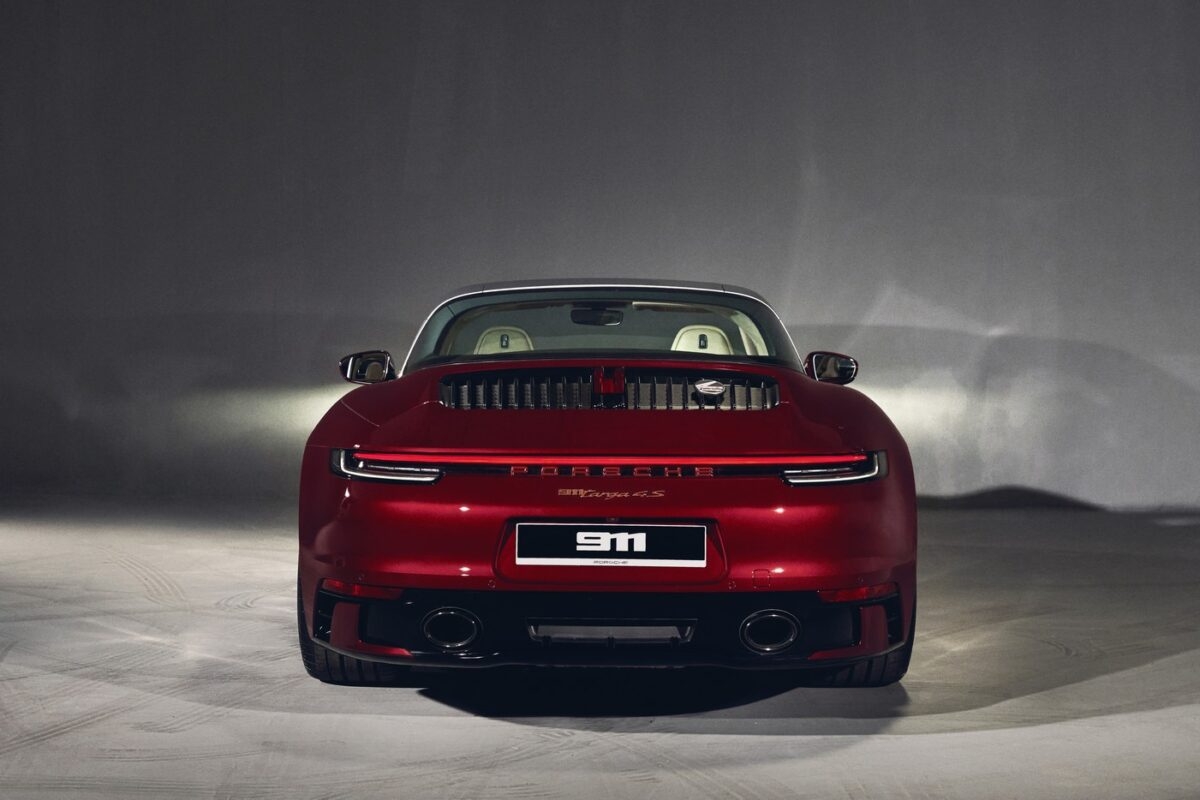Porsche 911 Targa 4S Heritage Design ra mắt tại Việt Nam, giá 11,6 tỷ đồng Porsche 911 Targa 4S Heritage Design ra mắt tại Việt Nam, giá 11,6 tỷ đồng