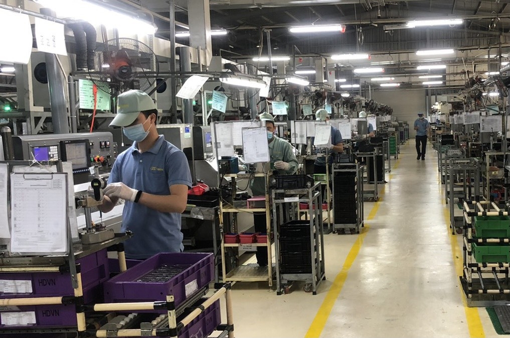 Những bữa ăn ca đặc biệt của công nhân trong nhà máy “3 tại chỗ” Những bữa ăn ca đặc biệt của công nhân trong nhà máy “3 tại chỗ”