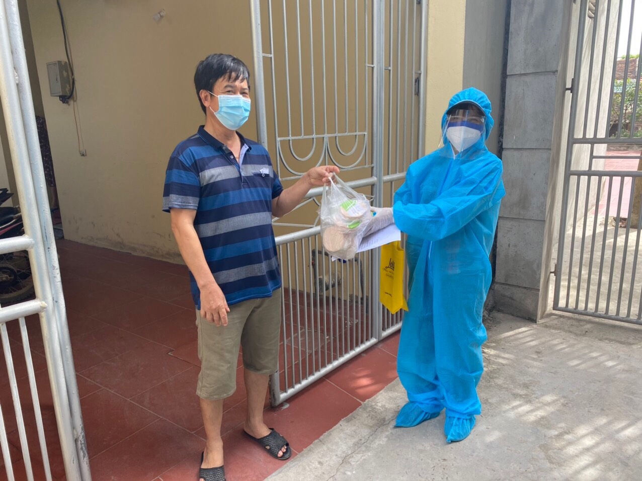 Điệu nhảy cổ vũ ở tâm dịch Bắc Giang của những người vận hành “Siêu thị 0 đồng”
