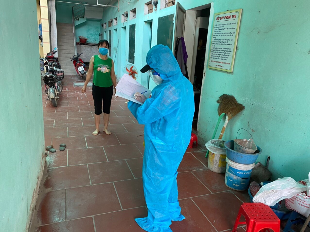 Điệu nhảy cổ vũ ở tâm dịch Bắc Giang của những người vận hành “Siêu thị 0 đồng”