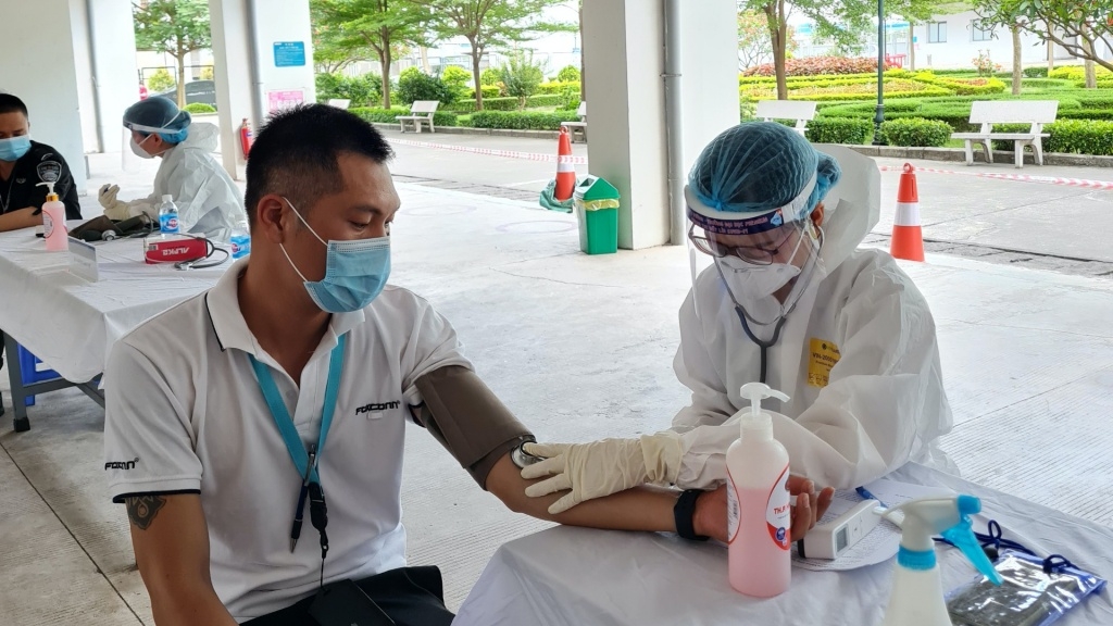 Hơn 24.000 công nhân đủ điều kiện trở lại làm việc, tiếp tục tiêm vắc xin cho NLĐ Hơn 24.000 công nhân đủ điều kiện trở lại làm việc, tiếp tục tiêm vắc xin cho NLĐ