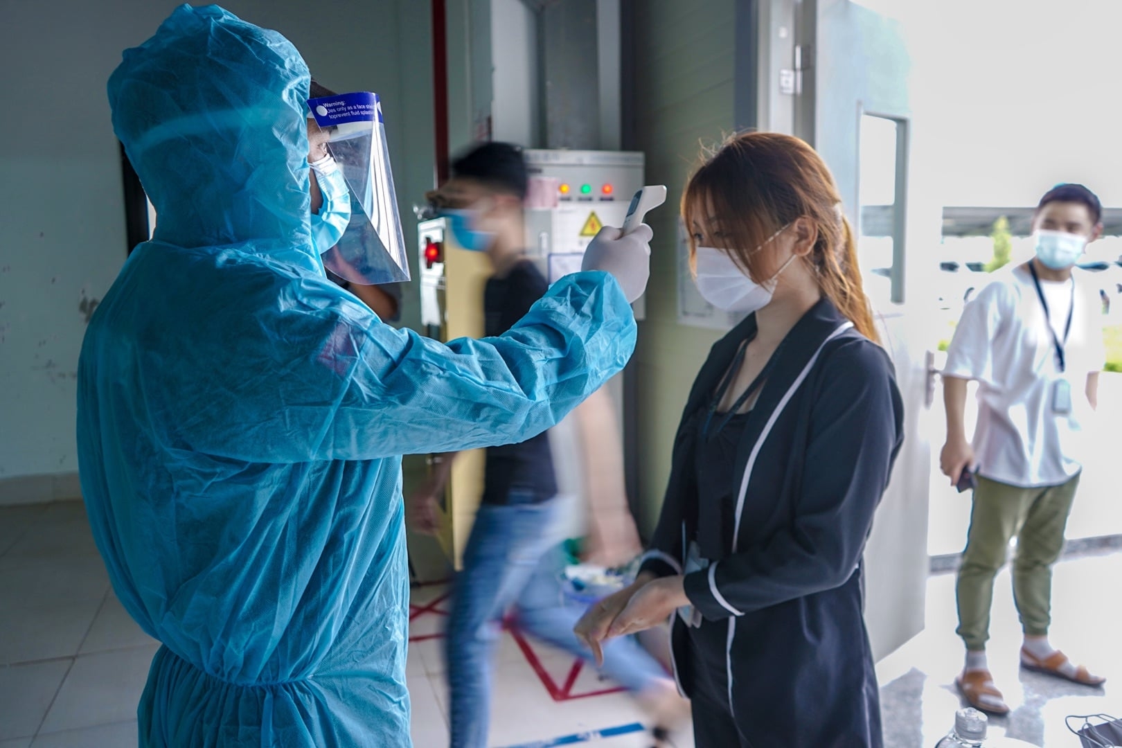 Hơn 24.000 công nhân đủ điều kiện trở lại làm việc, tiếp tục tiêm vắc xin cho NLĐ Hơn 24.000 công nhân đủ điều kiện trở lại làm việc, tiếp tục tiêm vắc xin cho NLĐ