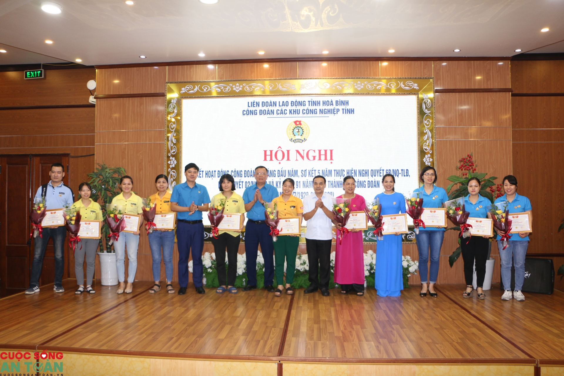 Tăng cường phát triển các khu công nghiệp, tích cực đồng hành cùng công nhân lao động tang cuong phat trien cac khu cong nghiep tich cuc dong hanh cung cong nhan lao dong