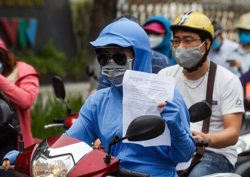 Hà Nội bỏ quy định người đi đường phải có lịch trực, lịch làm việc Hà Nội bỏ quy định người đi đường phải có lịch trực, lịch làm việc