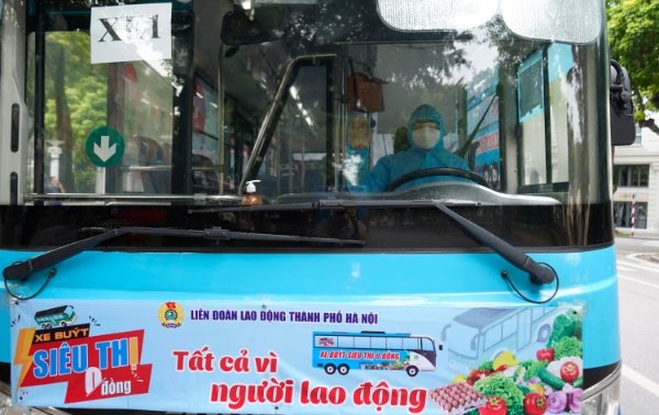“Xe buýt siêu thị 0 đồng” trao yêu thương đến với đoàn viên Công đoàn Thủ đô “Xe buýt siêu thị 0 đồng” trao yêu thương đến với đoàn viên Công đoàn Thủ đô