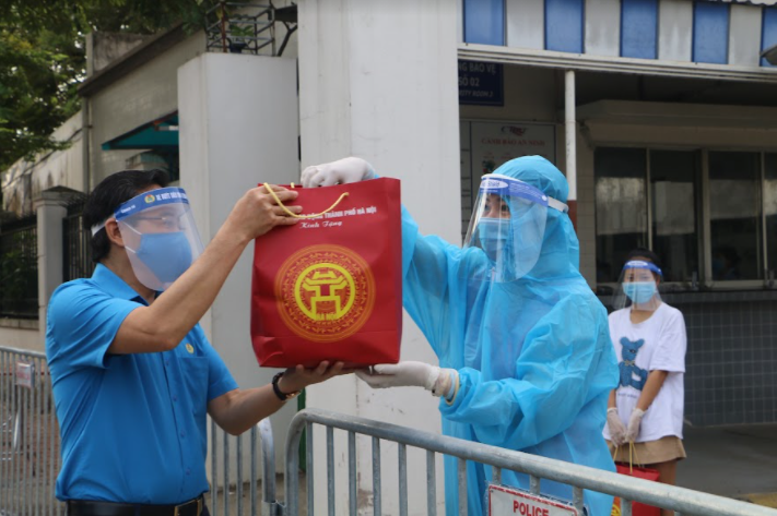 “Xe buýt siêu thị 0 đồng” trao yêu thương đến với đoàn viên Công đoàn Thủ đô “Xe buýt siêu thị 0 đồng” trao yêu thương đến với đoàn viên Công đoàn Thủ đô