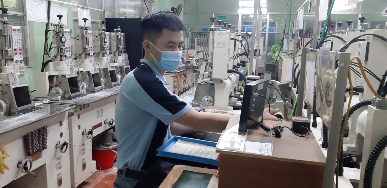 Chủ động tìm kiếm đơn hàng, tạo việc làm ổn định cho gần 700 công nhân trong mùa dịch Chủ động tìm kiếm đơn hàng, tạo việc làm ổn định cho gần 700 công nhân trong mùa dịch