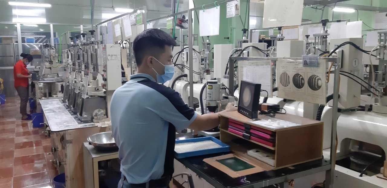 Chủ động tìm kiếm đơn hàng, tạo việc làm ổn định cho gần 700 công nhân trong mùa dịch Chủ động tìm kiếm đơn hàng, tạo việc làm ổn định cho gần 700 công nhân trong mùa dịch