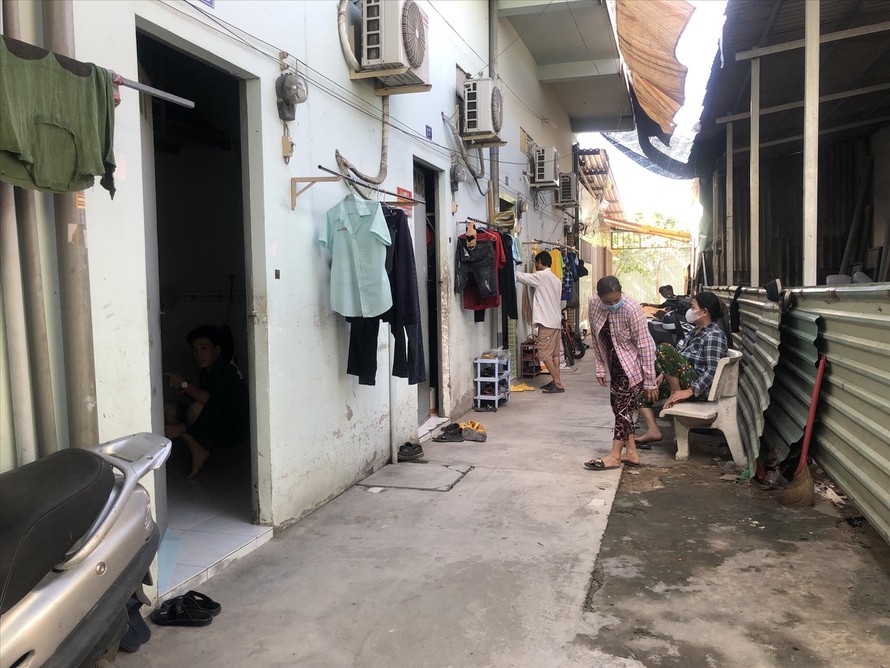 Nữ công nhân bị mắc kẹt trên thành phố: “Tôi lo lắm vì không biết xoay xở thế nào” Nữ công nhân bị mắc kẹt trên thành phố: “Tôi lo lắm vì không biết xoay xở thế nào”