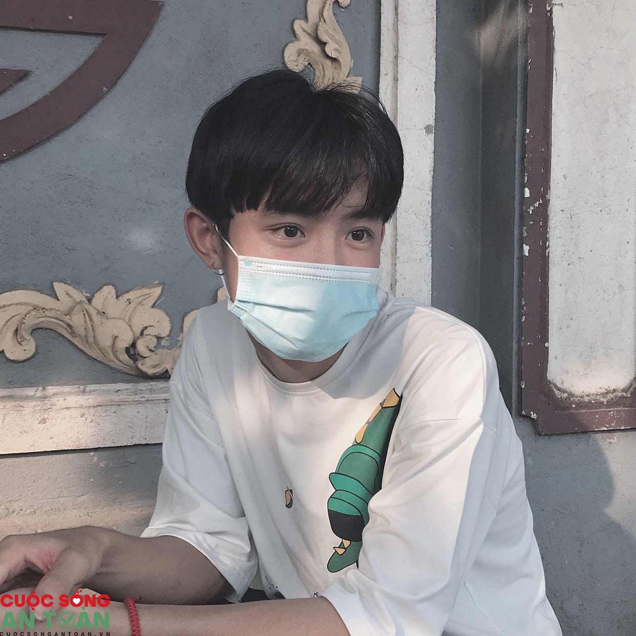 "Bỏ quên" mùa hè, cậu học sinh đi làm công nhân
