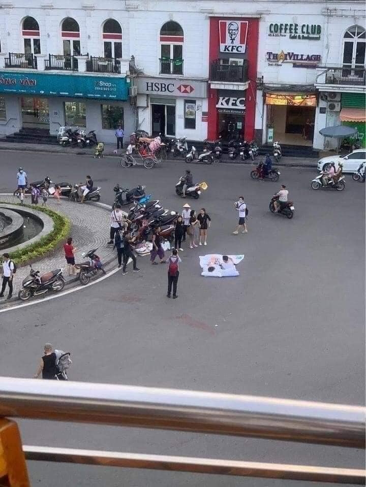 Một bức ảnh mắc nhiều lỗi Một bức ảnh mắc nhiều lỗi