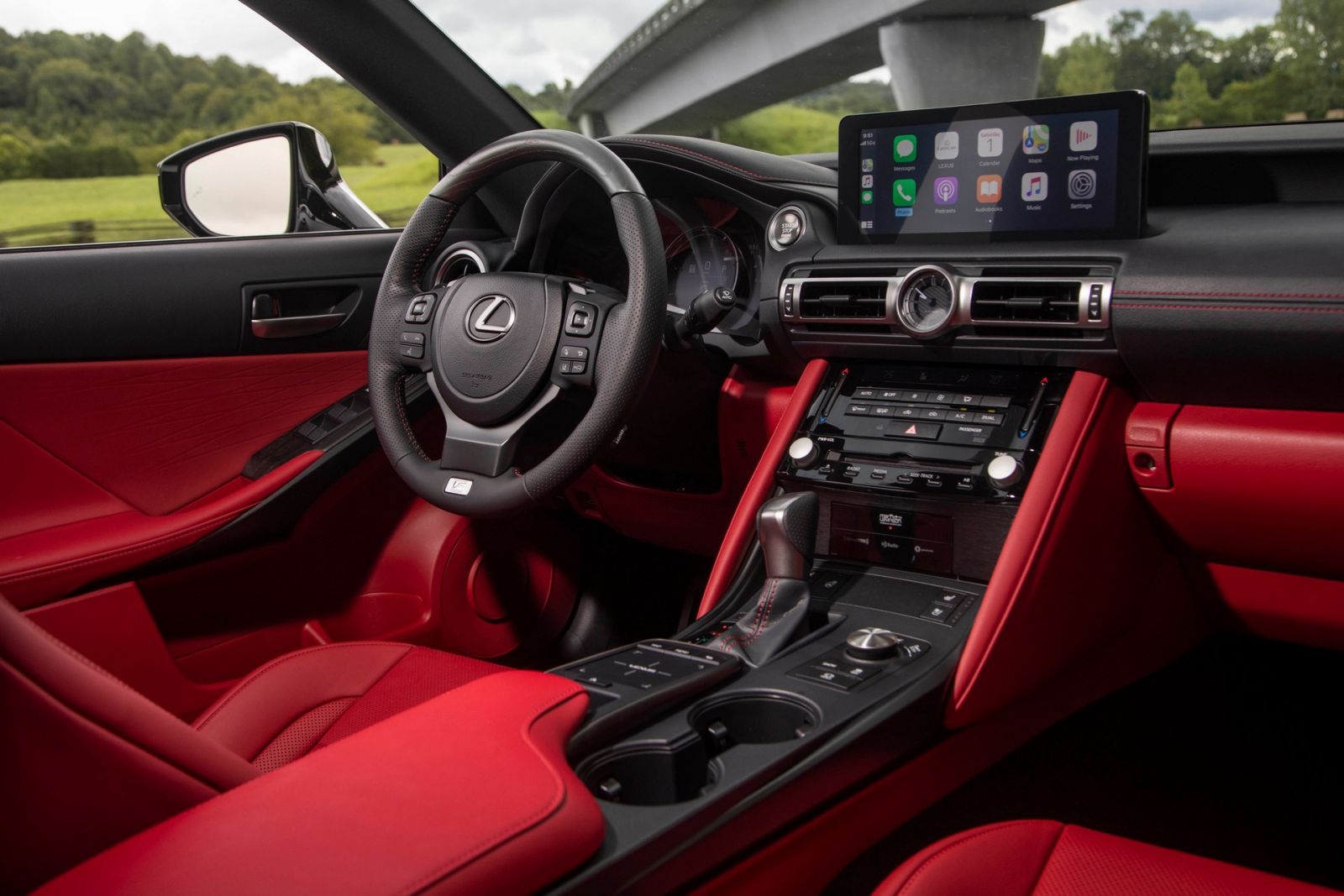 lexus is 2021 ban ra vao thang sau voi gia 39000 usd