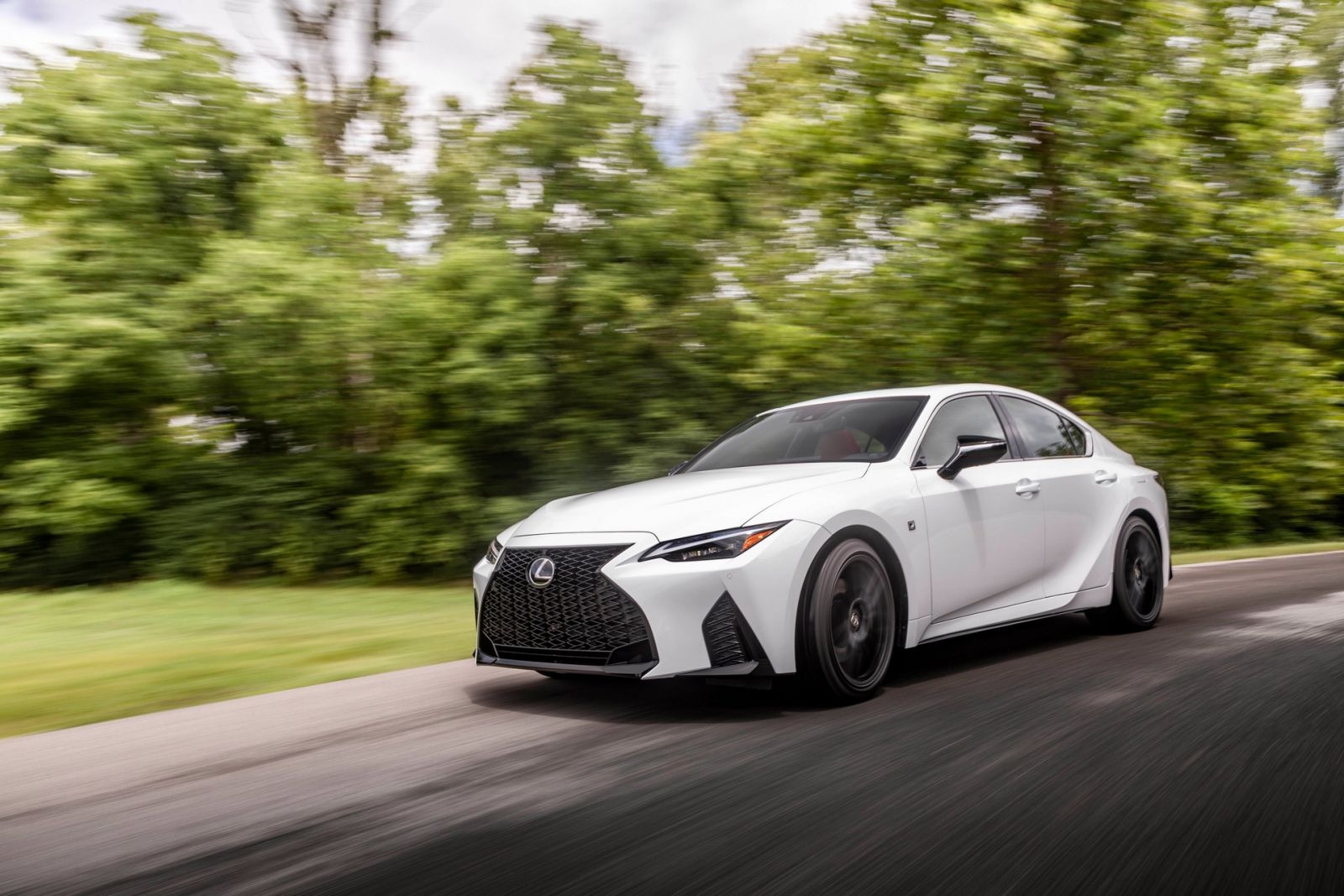 lexus is 2021 ban ra vao thang sau voi gia 39000 usd