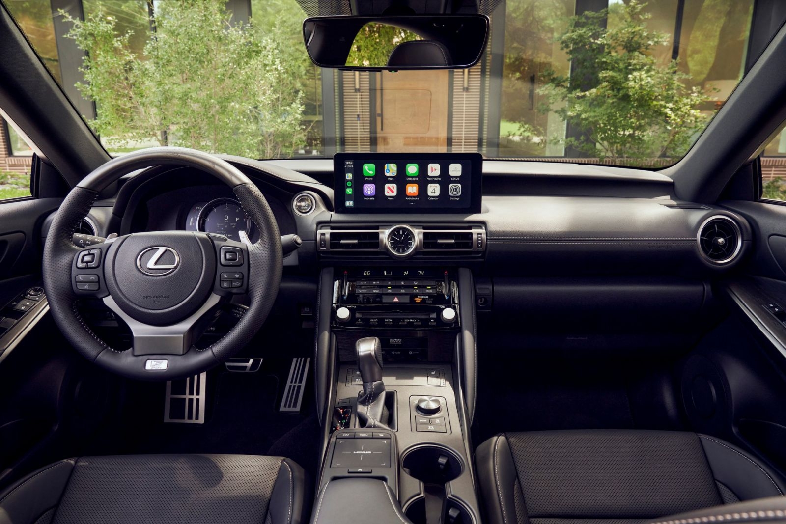 lexus is 2021 ban ra vao thang sau voi gia 39000 usd