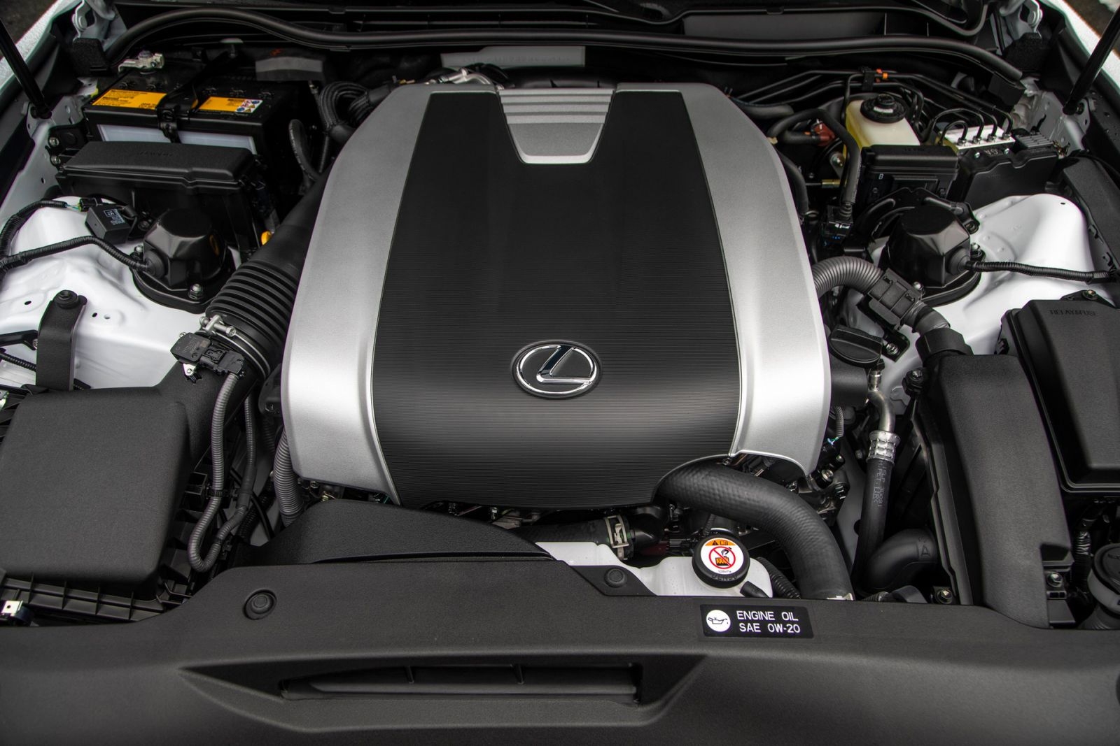 lexus is 2021 ban ra vao thang sau voi gia 39000 usd