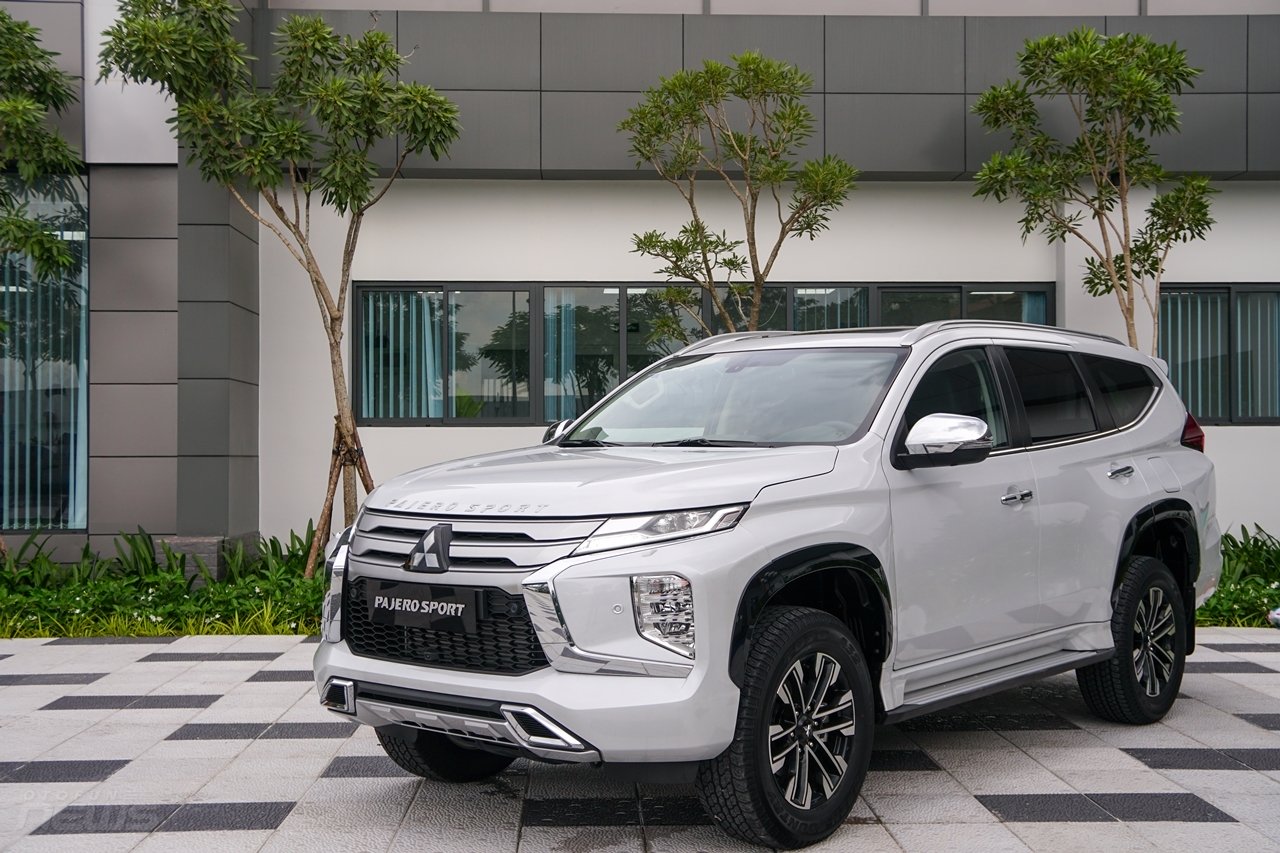 mitsubishi pajero sport 2020 chinh thuc co mat khong co so san va dong co xang
