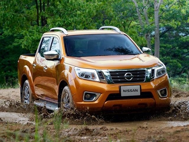 nissan navara np300 2021 lo dien tai thai lan