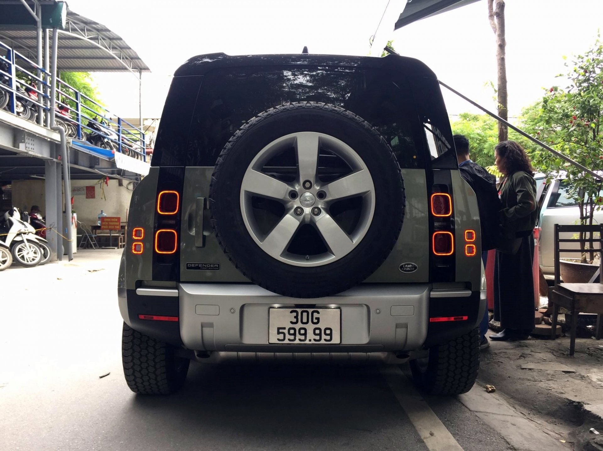 Land Rover Defender đầu tiên Việt Nam có biển số tứ quý 9 land rover defender da u tien vie t nam co bie n so tu quy 9