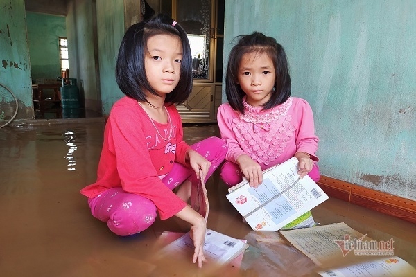 Ngoài mì tôm, quần áo, cần cứu trợ gì ở vùng lũ? Ngoài mì tôm, quần áo, cần cứu trợ gì ở vùng lũ?