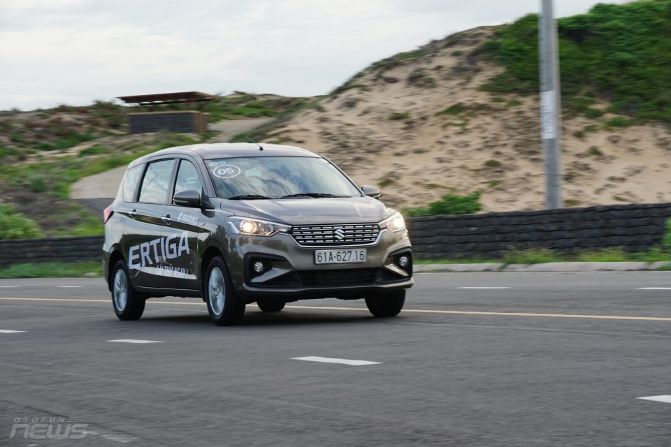 suzuki va isuzu tang truong doanh so bat chap thi truong lao doc