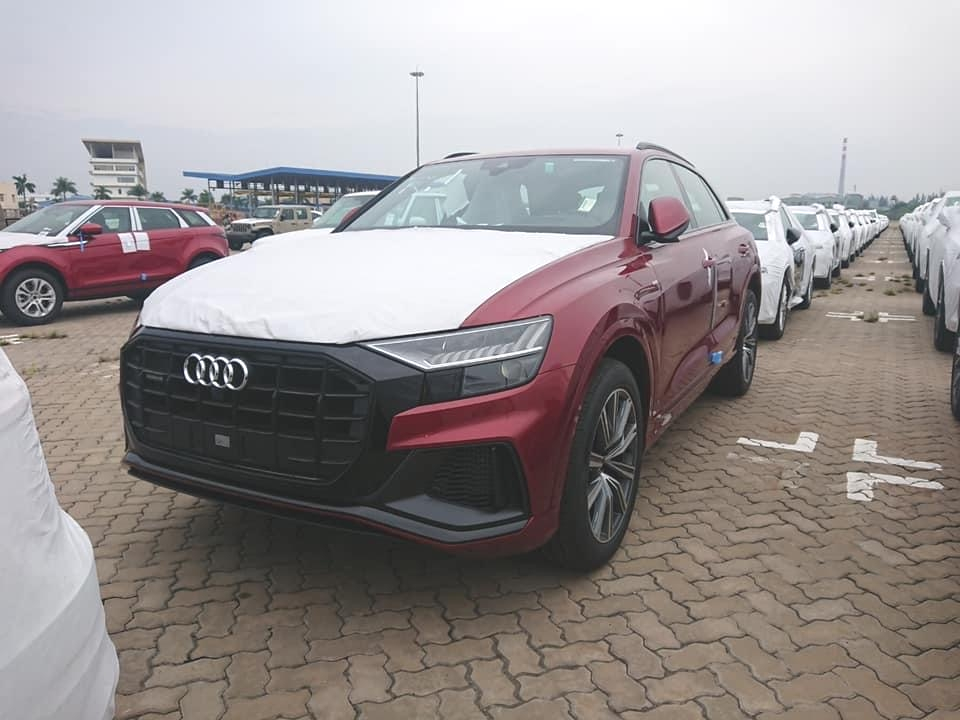 Lô xe Audi Q8 2020 cập cảng Việt Nam