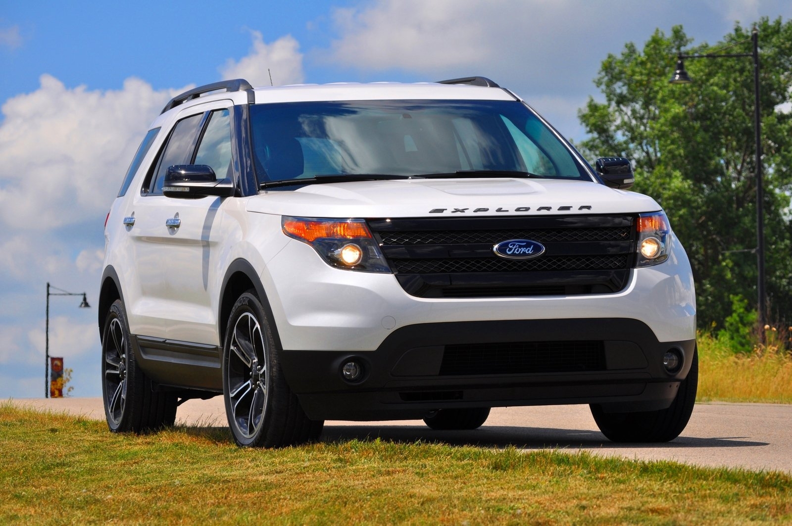 Mỹ triệu hồi gần 400.000 xe Ford Explorer bị lỗi hệ thống treo sau