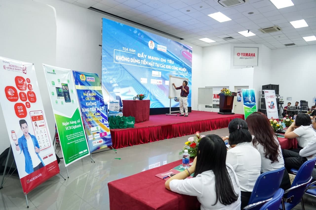 Đẩy mạnh chi tiêu không dùng tiền mặt: "Biến hiện tượng thành xu hướng" Đẩy mạnh chi tiêu không dùng tiền mặt: "Biến hiện tượng thành xu hướng"