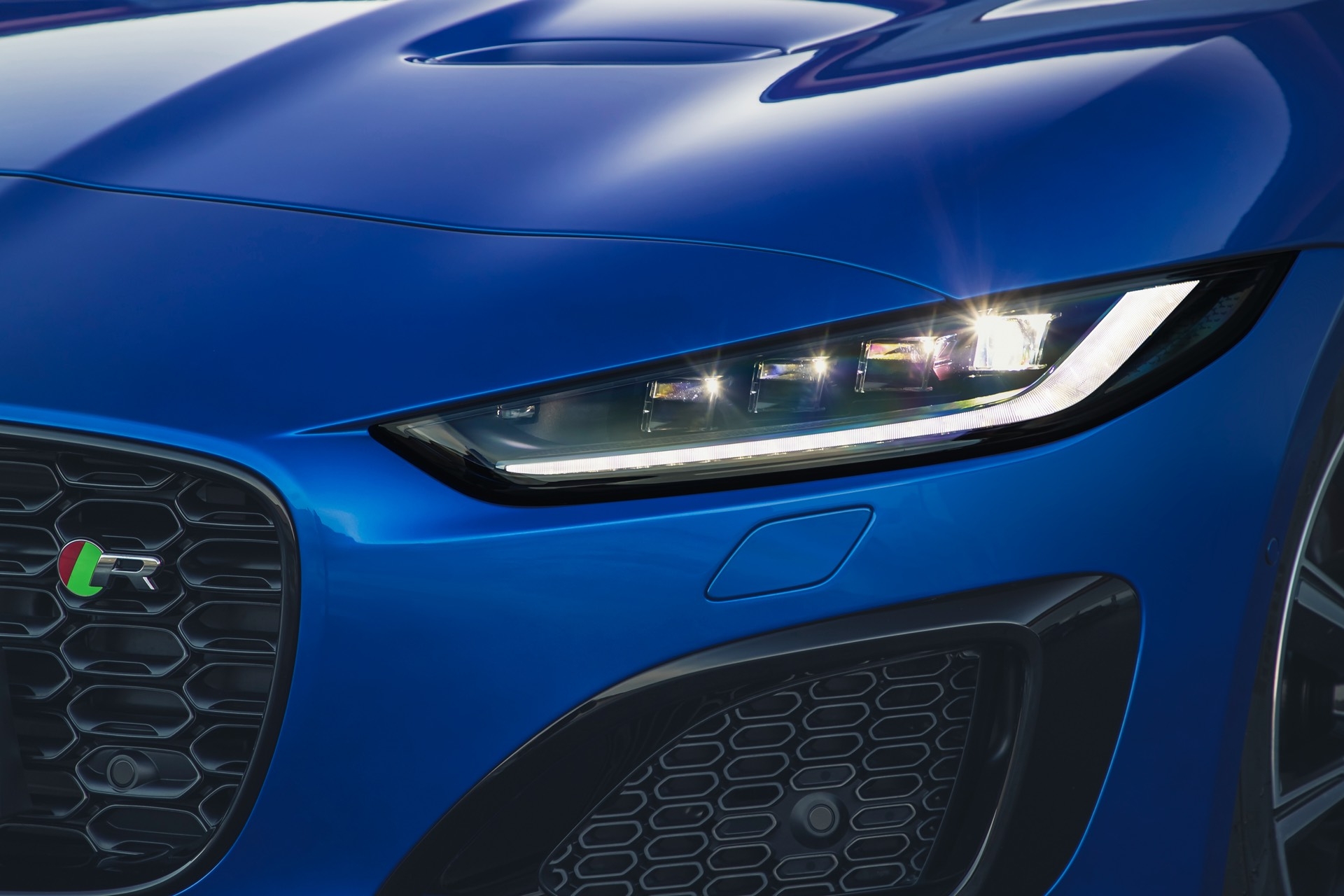 jaguar gioi thieu f type phien ban nang cap