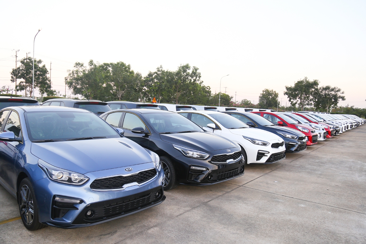 thaco xuat khau 120 xe kia cerato sang myanmar