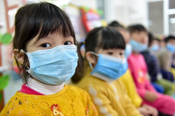 Học sinh Hà Nội phải thường xuyên đeo khẩu trang từ nhà đến trường Học sinh Hà Nội phải thường xuyên đeo khẩu trang từ nhà đến trường