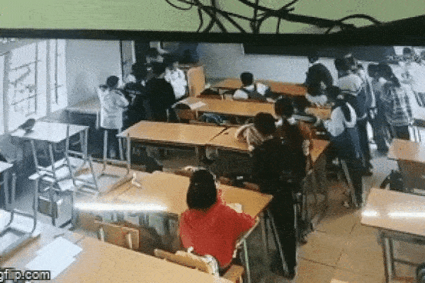 Vụ phụ huynh lao vào lớp đấm đá học sinh lớp 6 ở Điện Biên: Lỗi tại ai? Vụ phụ huynh lao vào lớp đấm đá học sinh lớp 6 ở Điện Biên: Lỗi tại ai?