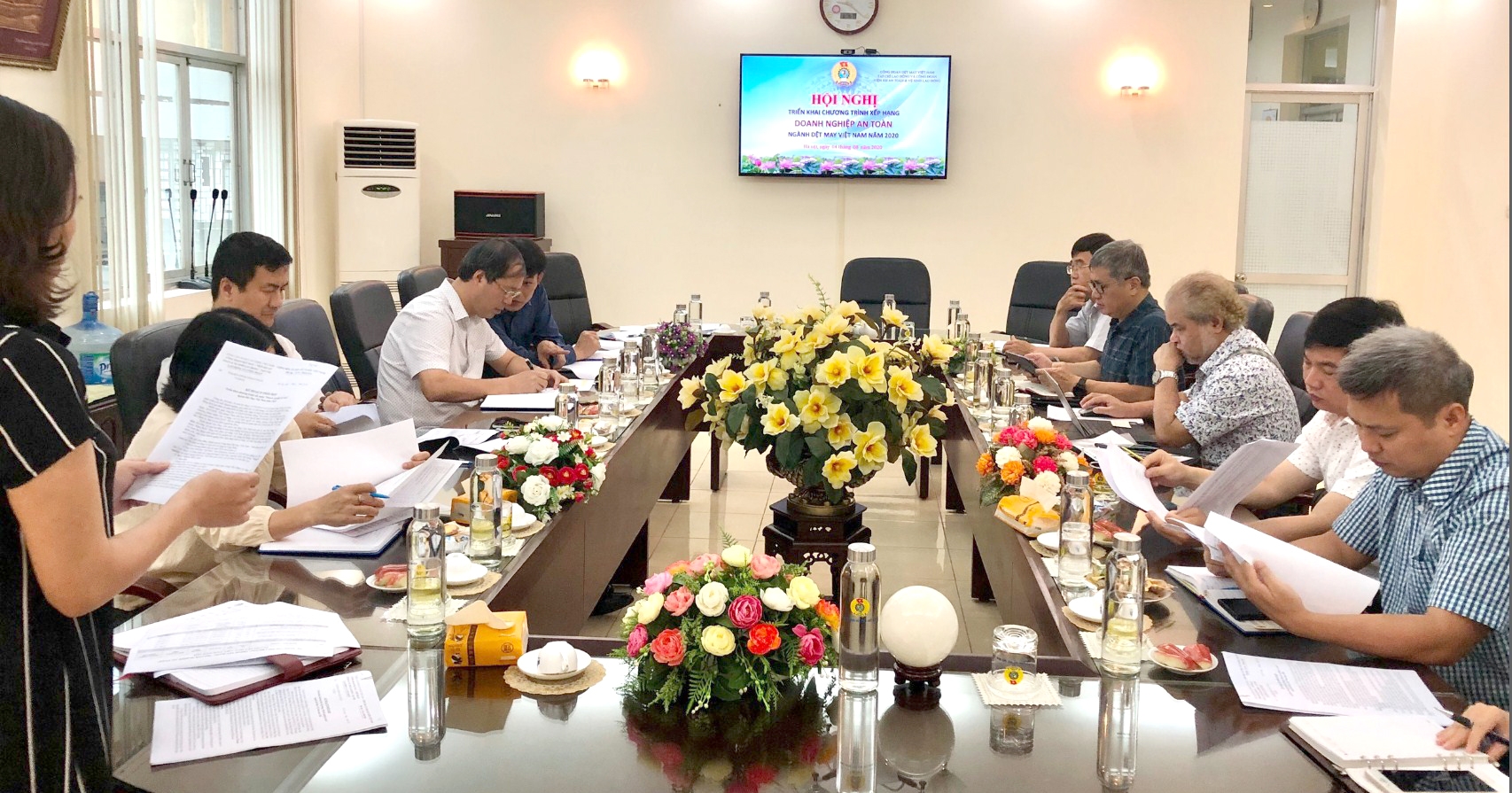 Chương trình “Doanh nghiệp An toàn tiểu biểu” – Cơ hội khẳng định vị thế Doanh nghiệp Dệt May Toàn cảnh cuộc họp chiển khai chương trình bình chọn “Doanh nghiệp an toàn tiêu biểu” ngành Dệt May Việt Nam năm 2020.