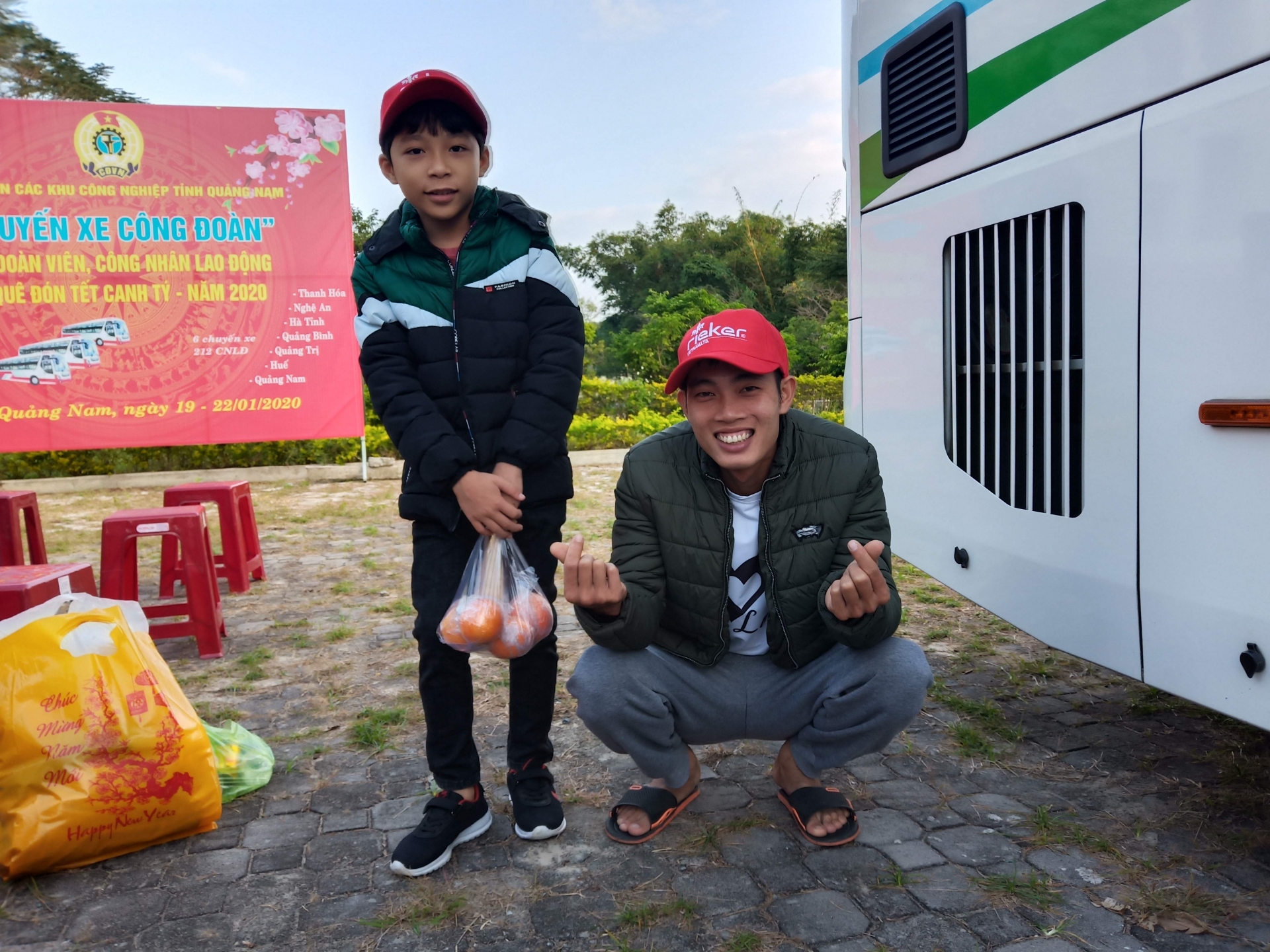 Những câu chuyện vui trên "Chuyến xe Công đoàn" của người lao động nhung cau chuyen vui tren chuyen xe cong doan cua nguoi lao dong