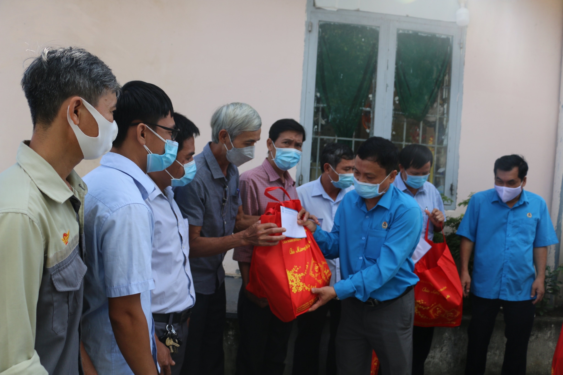 “Phần quà là động lực hy vọng cho năm mới” “Phần quà là động lực hy vọng cho năm mới”