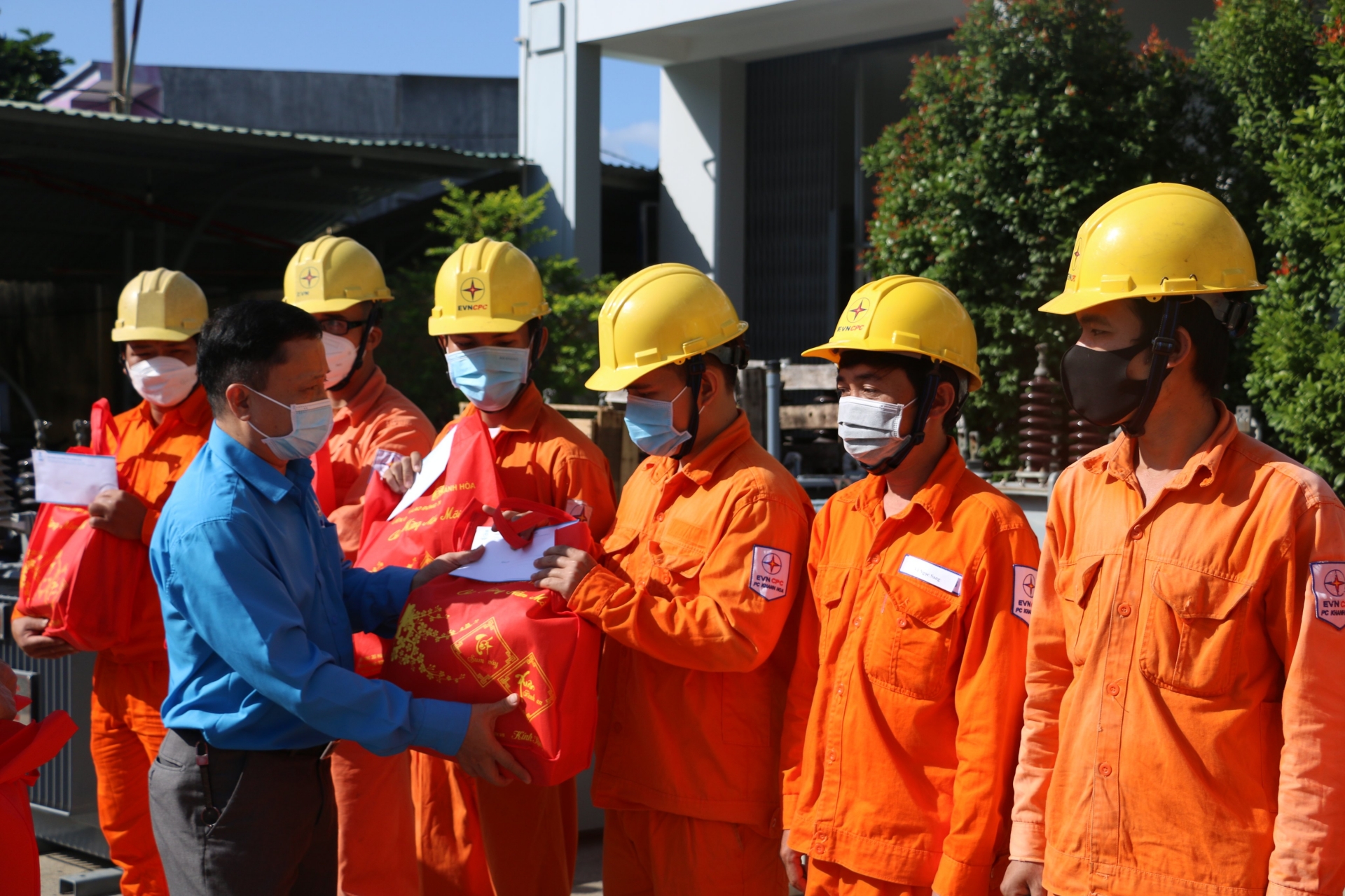 “Phần quà là động lực hy vọng cho năm mới” “Phần quà là động lực hy vọng cho năm mới”