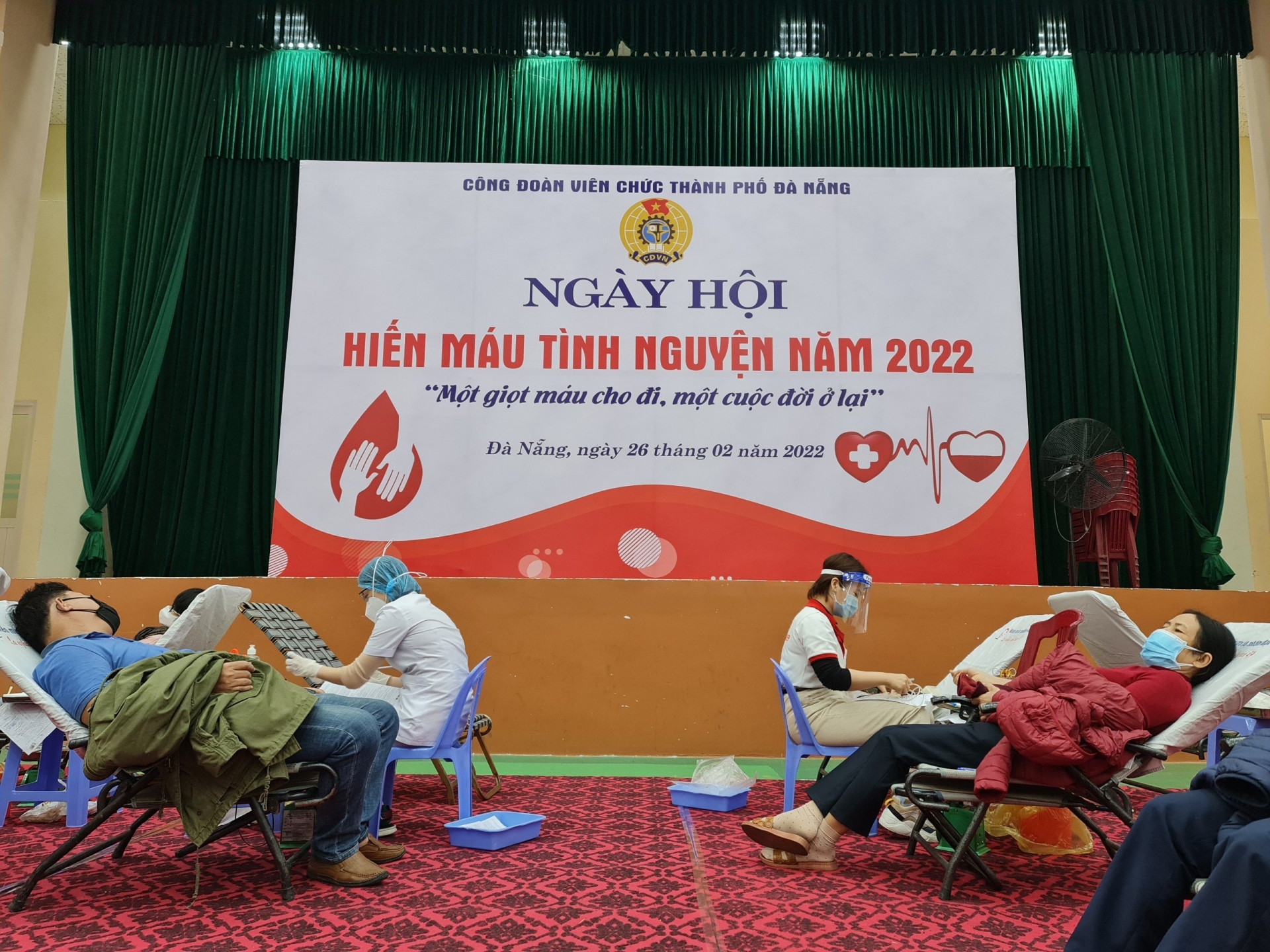 Hàng trăm đoàn viên Công đoàn Viên chức TP. Đà Nẵng tham gia hiến máu tình nguyện Hàng trăm đoàn viên Công đoàn Viên chức TP. Đà Nẵng tham gia hiến máu tình nguyện