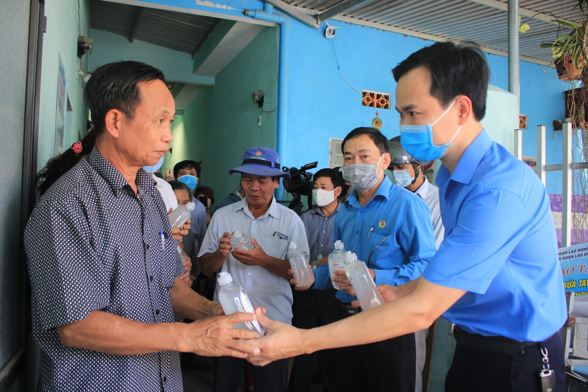 LĐLĐ Đà Nẵng tăng cường công tác phòng dịch ở khu nhà trọ cho công nhân ldld da nang tang cuong cong tac phong dich o khu nha tro cho cong nhan