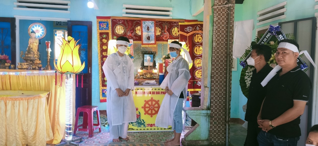 LĐLĐ huyện Tiên Phước viếng hương nữ công nhân tử vong do cuốn vào đường truyền