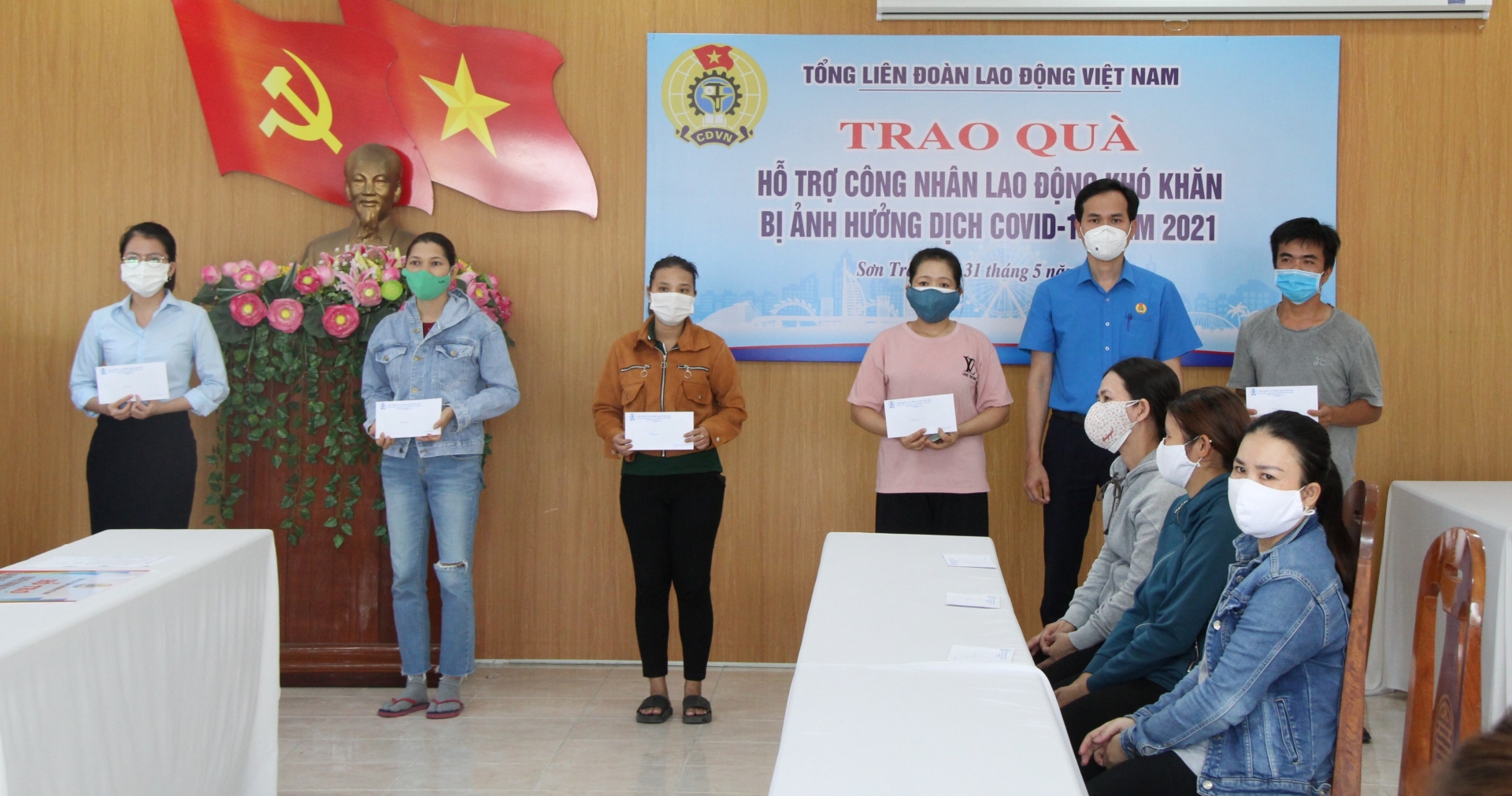 Tổng LĐLĐ Việt Nam hỗ trợ người lao động Đà Nẵng khó khăn và tuyến đầu chống dịch Tổng LĐLĐ Việt Nam hỗ trợ người lao động Đà Nẵng khó khăn và tuyến đầu chống dịch