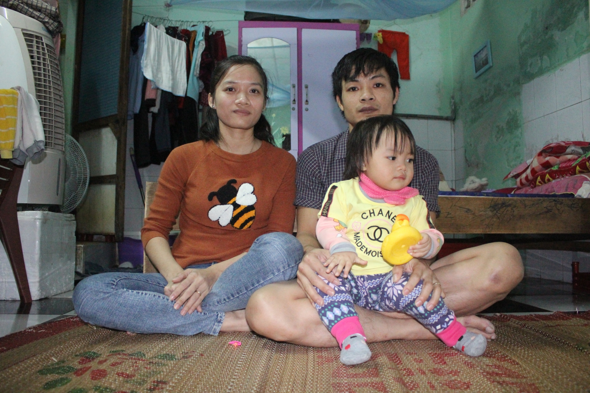 Vợ chồng trẻ trong nỗi buồn thời Covid-19