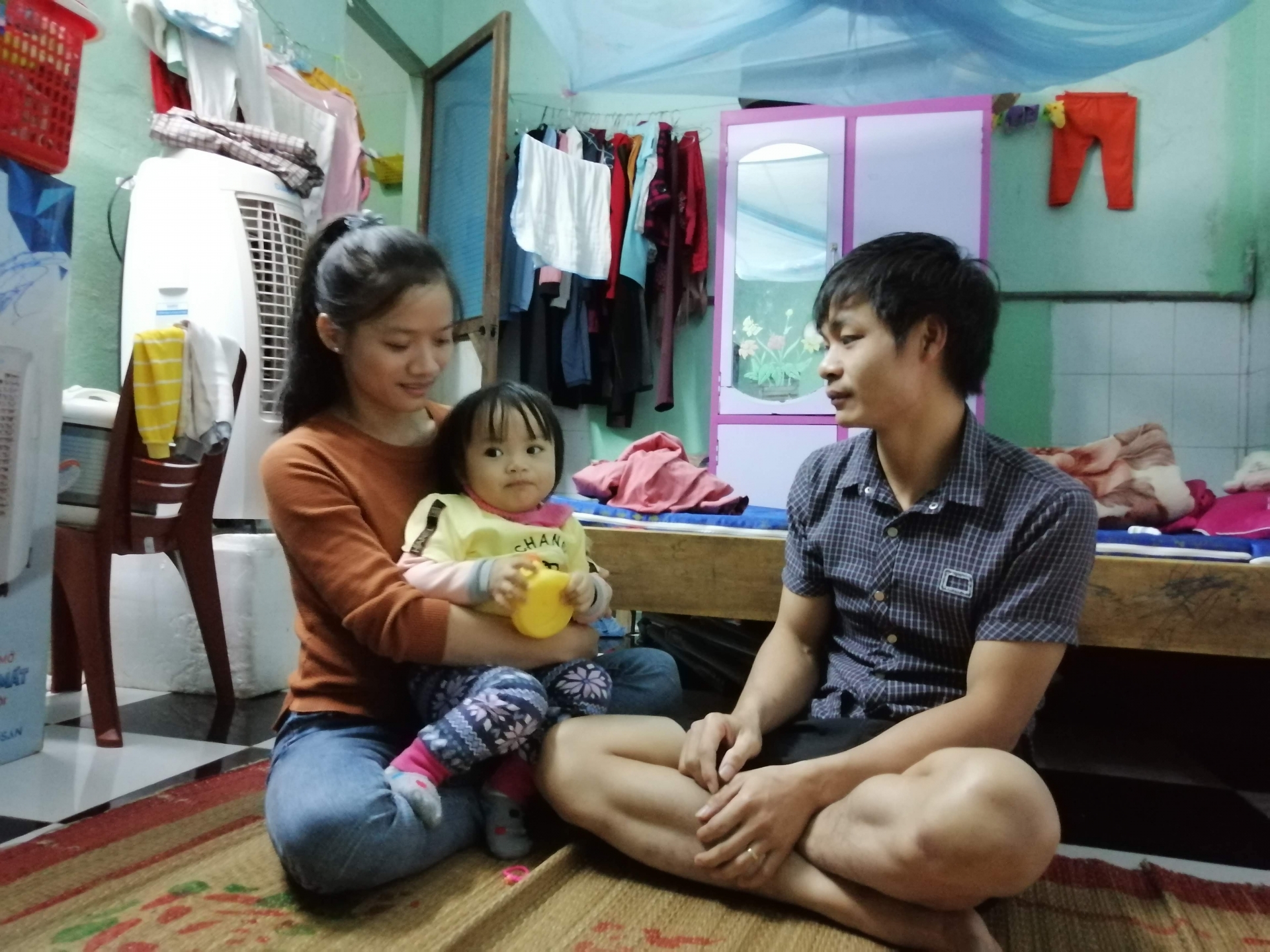 Vợ chồng trẻ trong nỗi buồn thời Covid-19